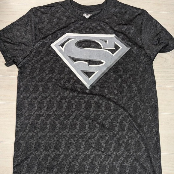 DC Comics Other - Men's large Superman black & grey moisture wicking t-shirt
